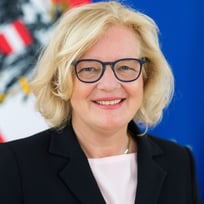 Andrea Ikic-Böhm Profile Picture